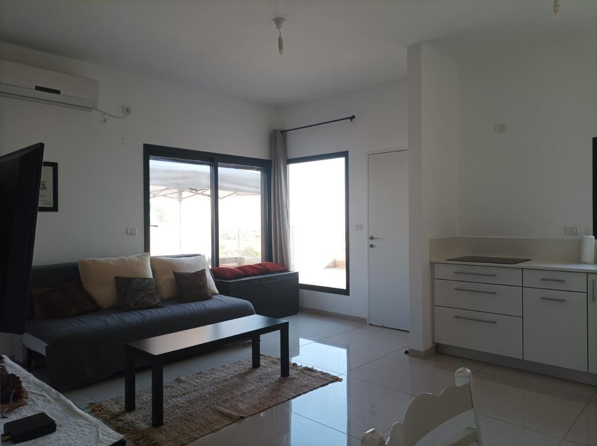 נוגה בגולן Apartment Qaşrīn Екстериор снимка
