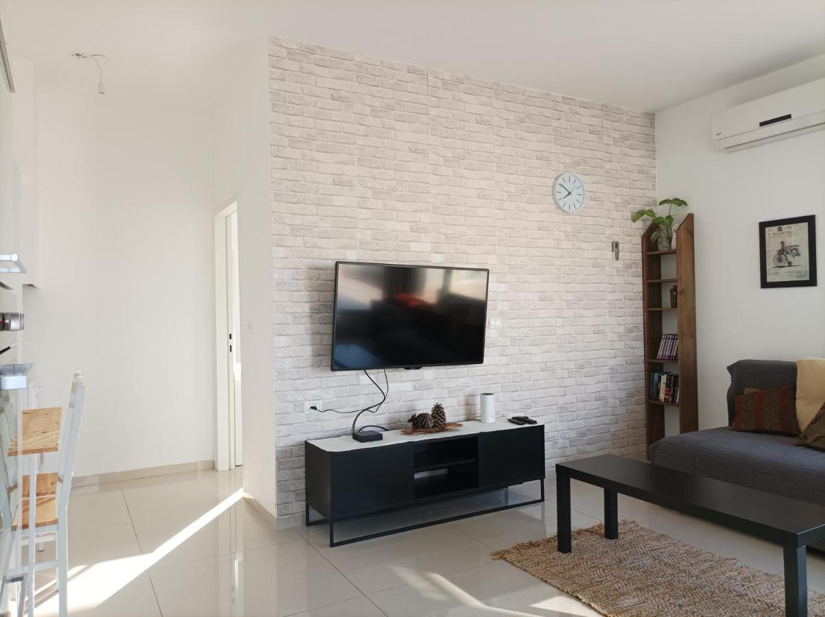 נוגה בגולן Apartment Qaşrīn Екстериор снимка